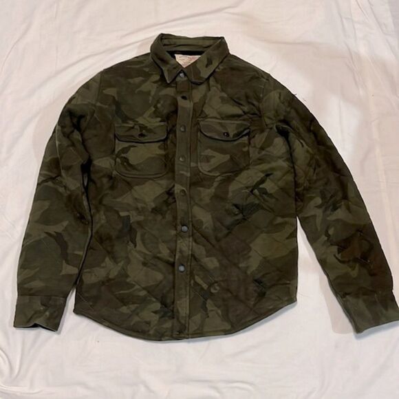 American Eagle Outfitters Other - American Eagle Outfitters Camo Quilted Shirt Jacket Men's M